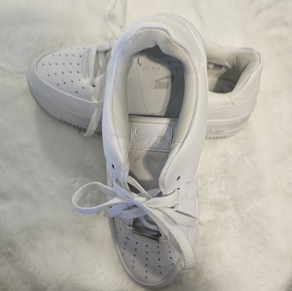 Nike Air Force 1, Sizw 8.5 - Picture 1 of 3
